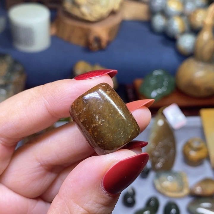 岫岩河磨玉（透闪石质玉）手工桶珠未镶嵌