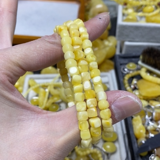 蜜蜡裸石未镶嵌多样性发货其一