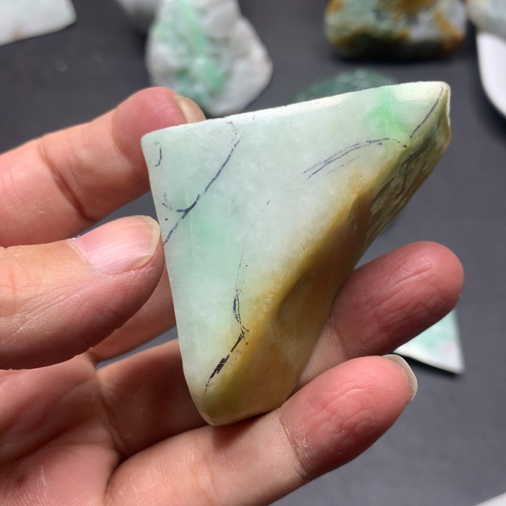 翡翠颈饰未镶嵌翡翠