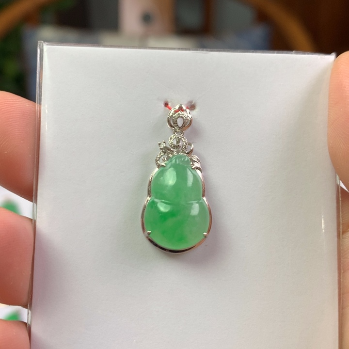 翡翠18K金镶嵌颈饰翡翠吊坠