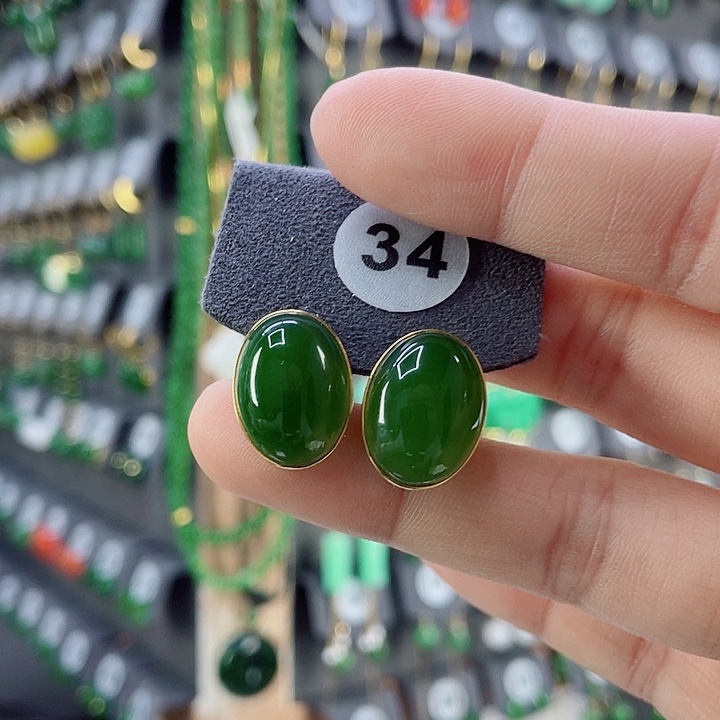 18K金镶嵌和田玉耳饰