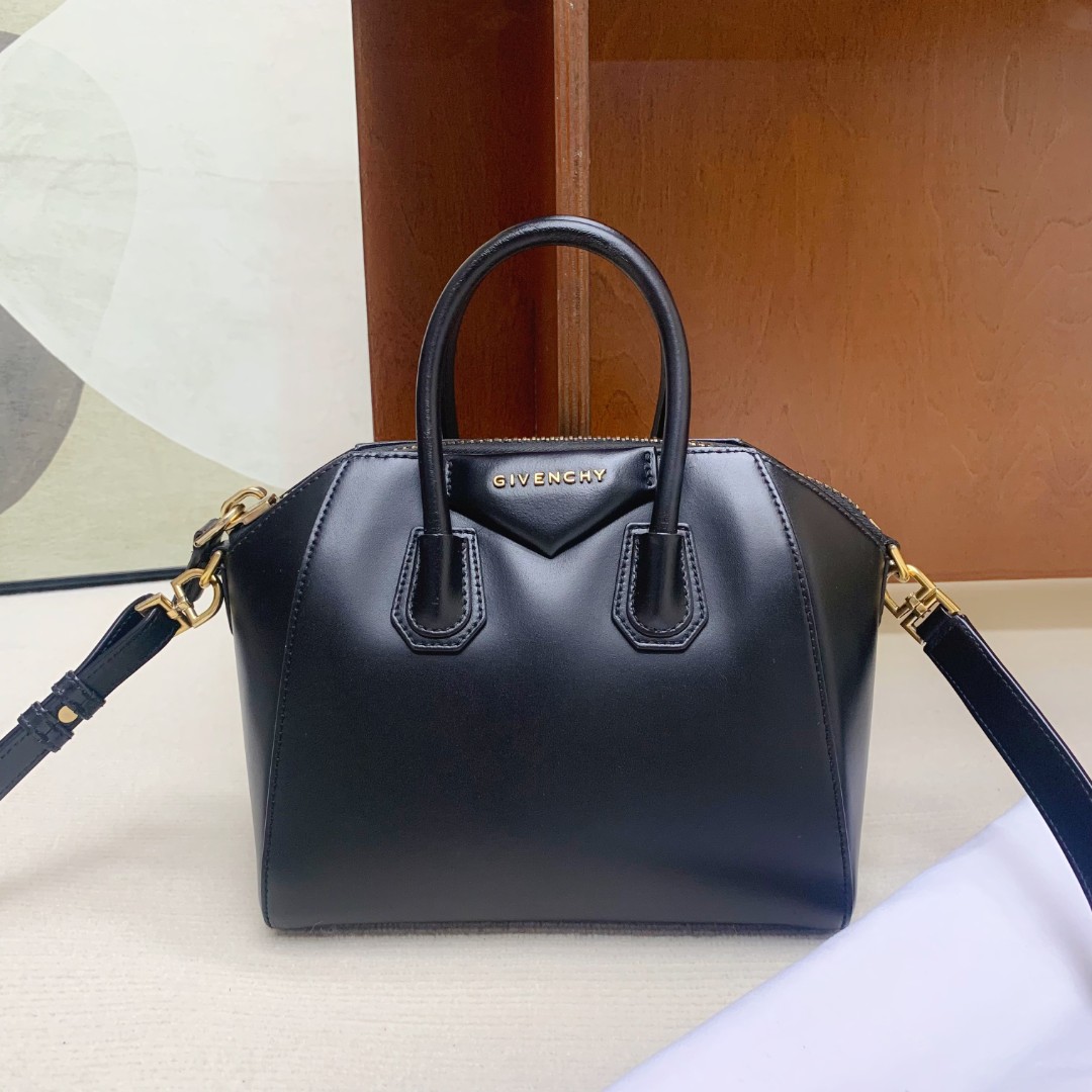 99新 Givenchy/纪梵希 【99新】givenchy 钻石包在售