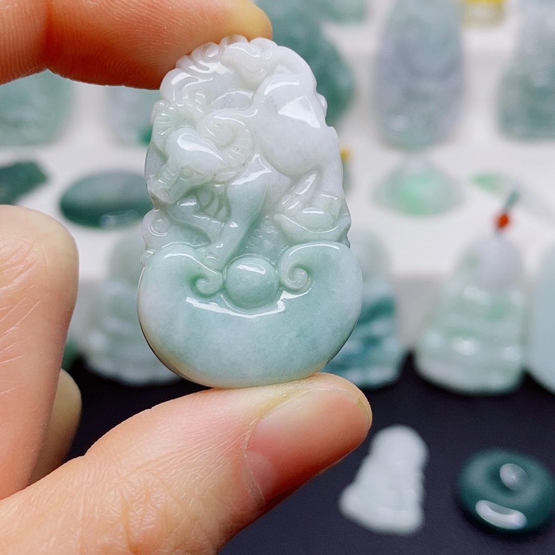 翡翠未镶嵌颈饰吊坠