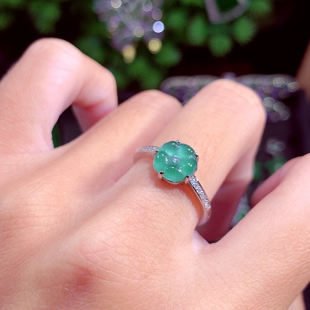 颈饰未镶嵌翡翠天然