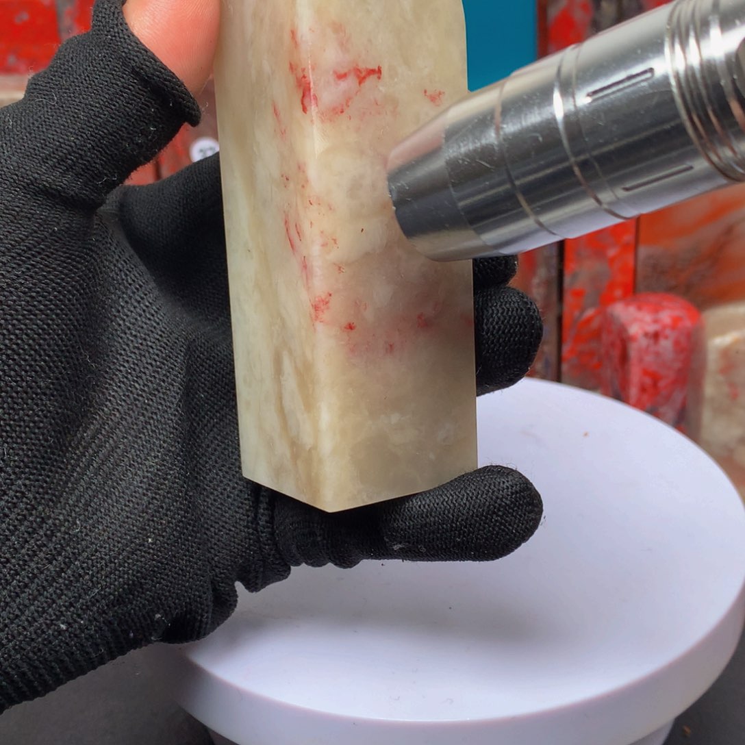 昌化石羊脂白玉鸡血石