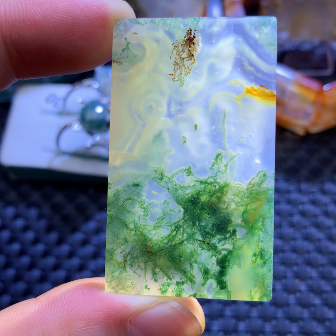 未镶嵌颈饰玛瑙/玉髓蝶*