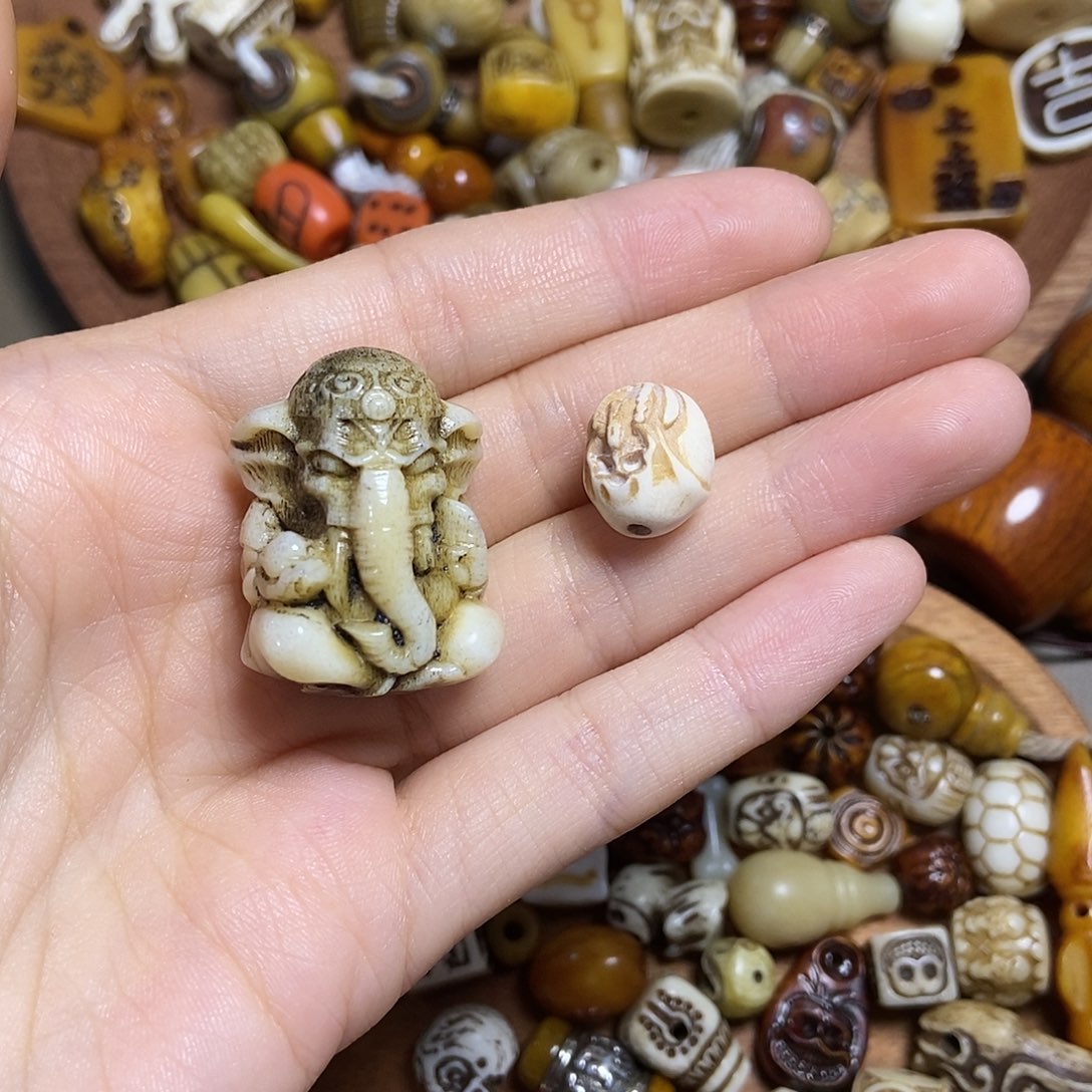 邹***x琉璃/树脂/塑料类