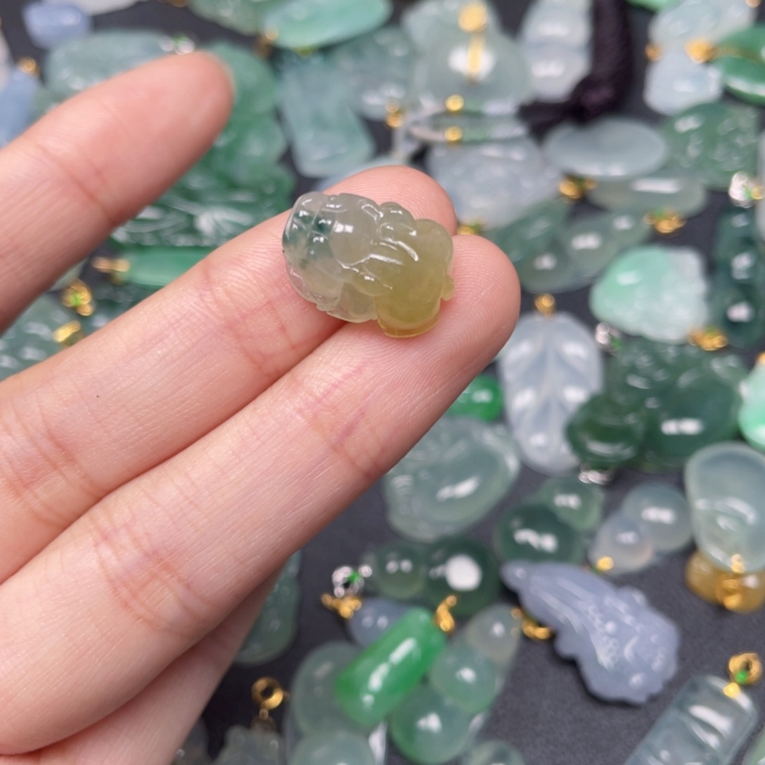 翡翠颈饰未镶嵌翡翠