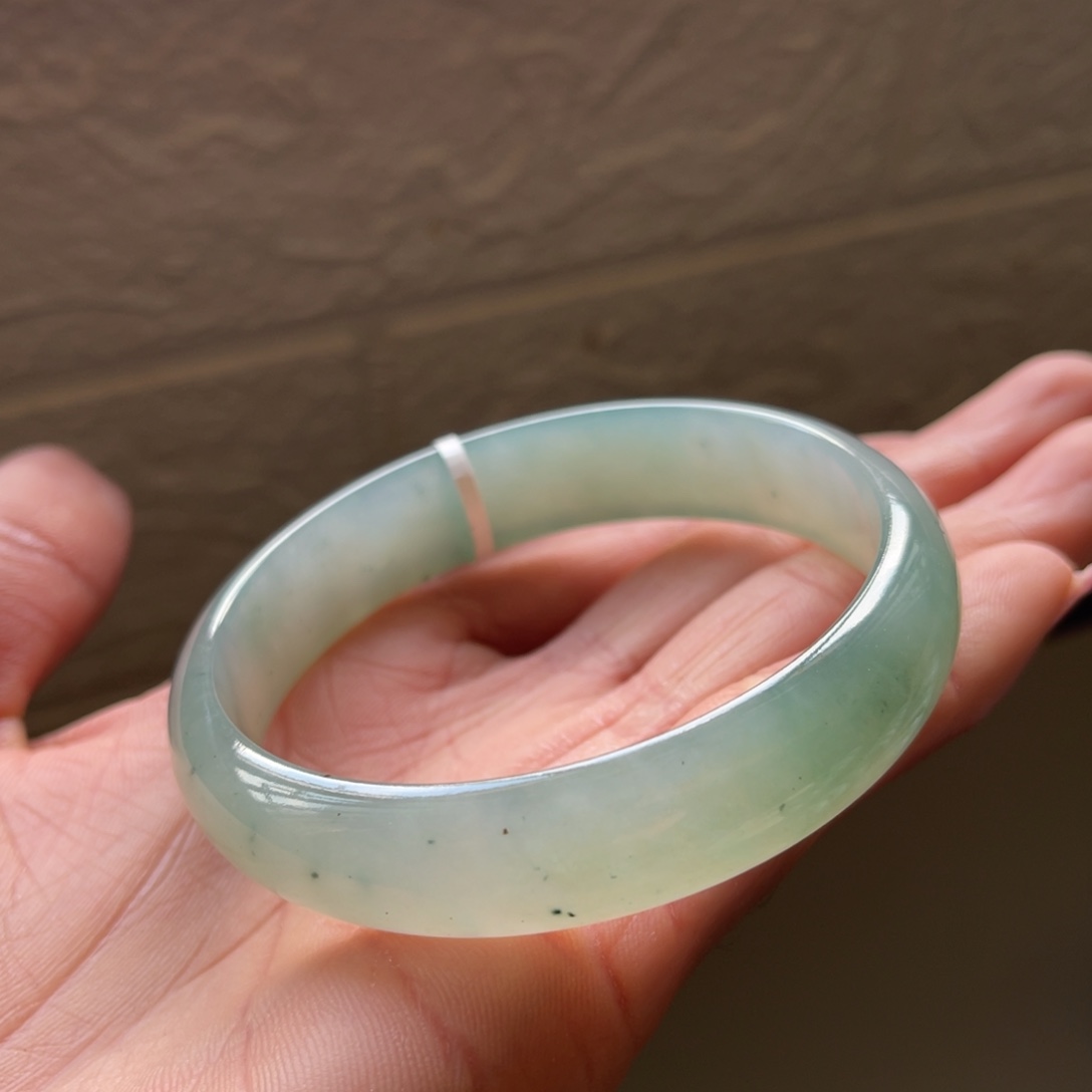 翡翠手镯未镶嵌58.9圈三天鉴赏期