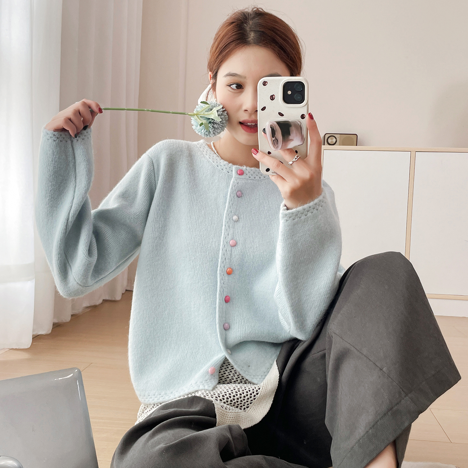 苏醒的乐园秋季新款开衫女彩色珠光扣SXMY53173百搭宽松圆领毛衣