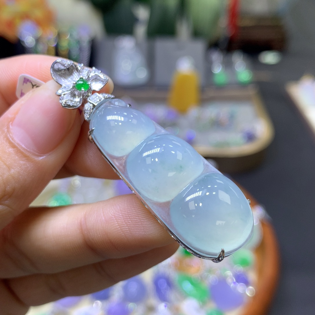 翡翠18K金镶嵌颈饰翡翠玉石吊坠