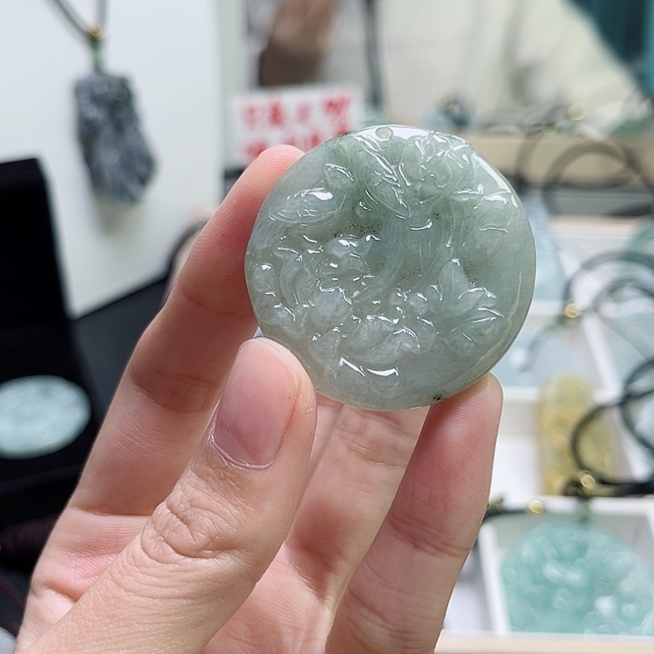 翡翠颈饰未镶嵌翡翠