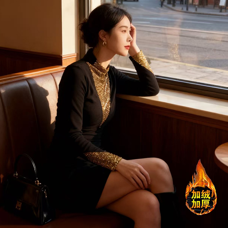 流金岁月-闪闪亮钻半高V领连衣裙冬季加绒打底裙子褶皱设计包臀裙