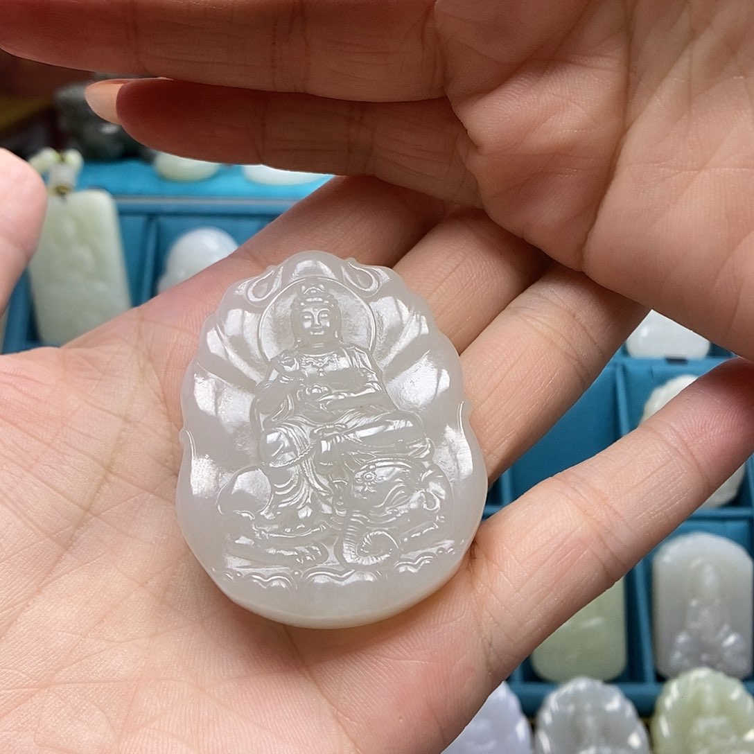 和田玉未镶嵌颈饰浮****空