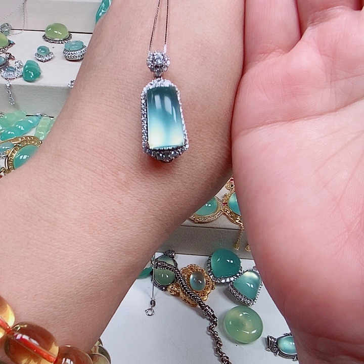 蛇纹石玉吊坠银S925镶嵌?**颜