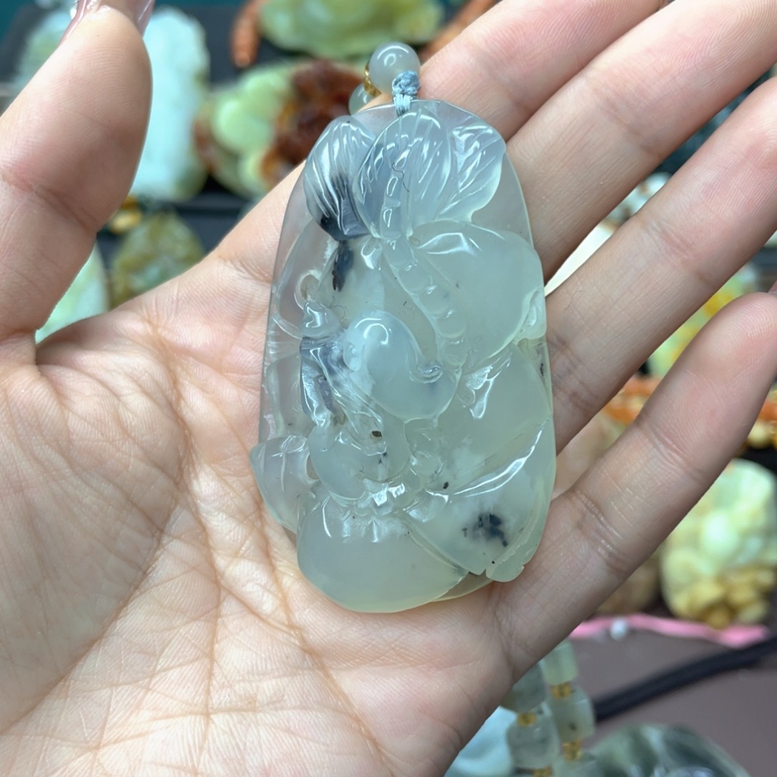 蛇纹石玉颈饰未镶嵌