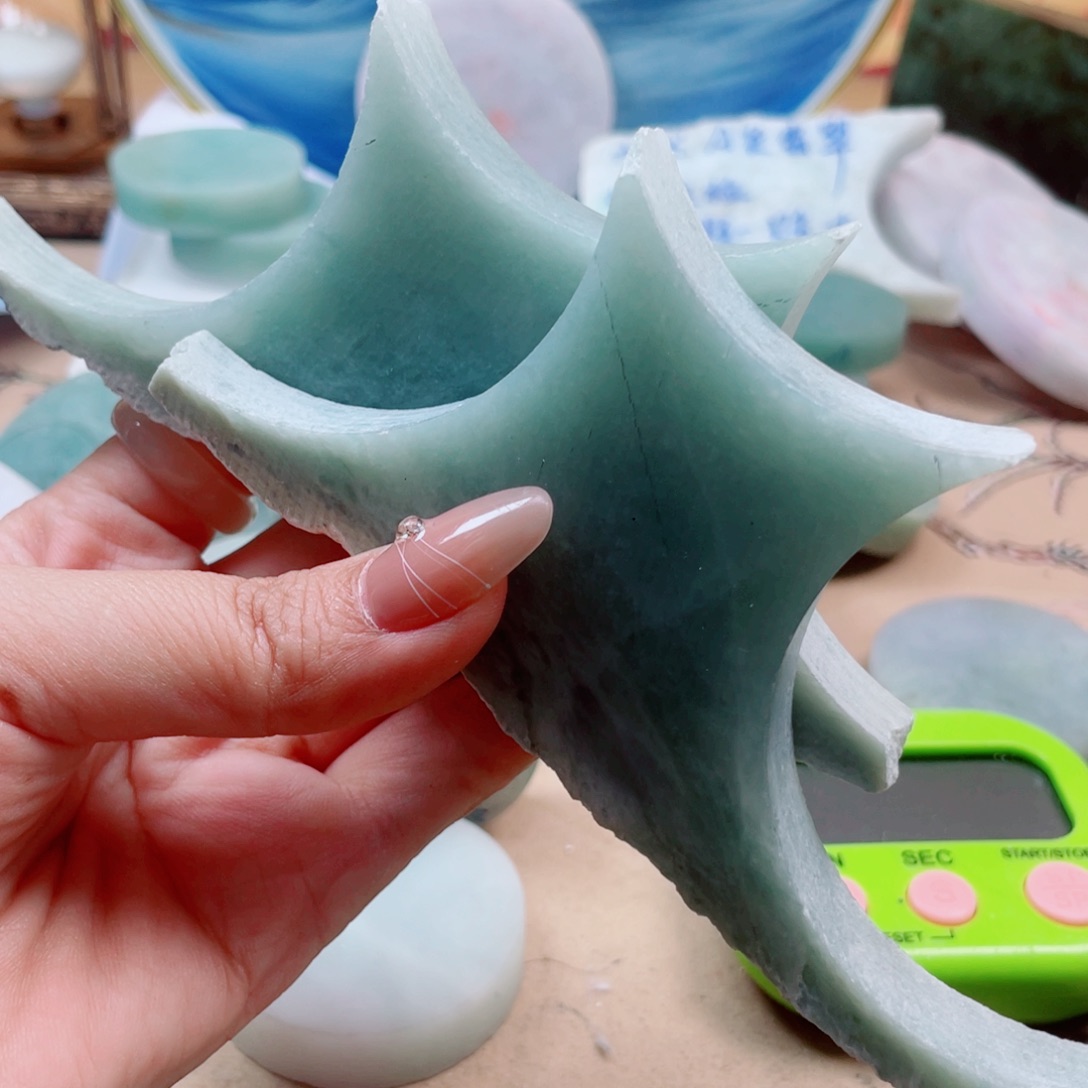 翡翠未镶嵌颈饰165……