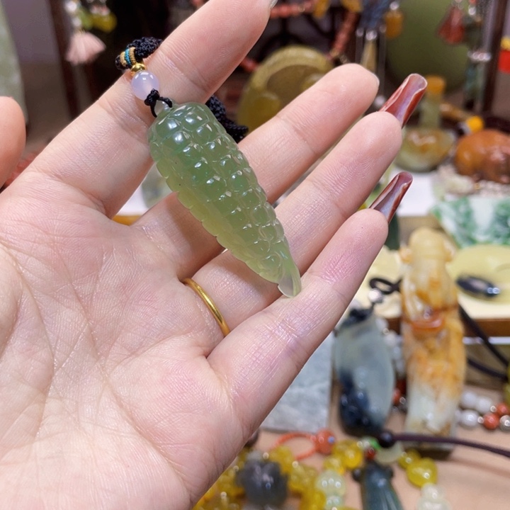 蛇纹石玉颈饰未镶嵌