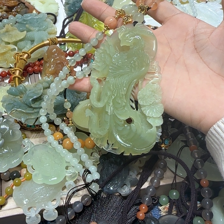 蛇纹石玉吊坠未镶嵌d**e