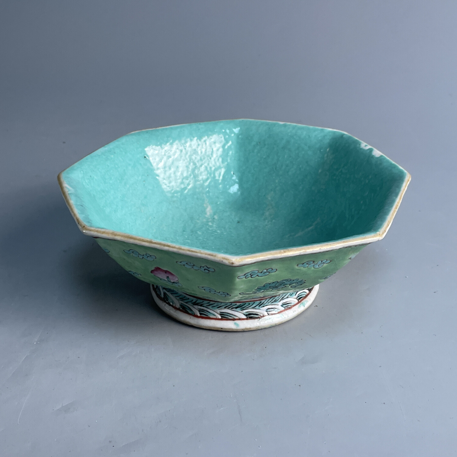 M25IR001639 - 清晚期绿地粉彩花卉纹六方供碗