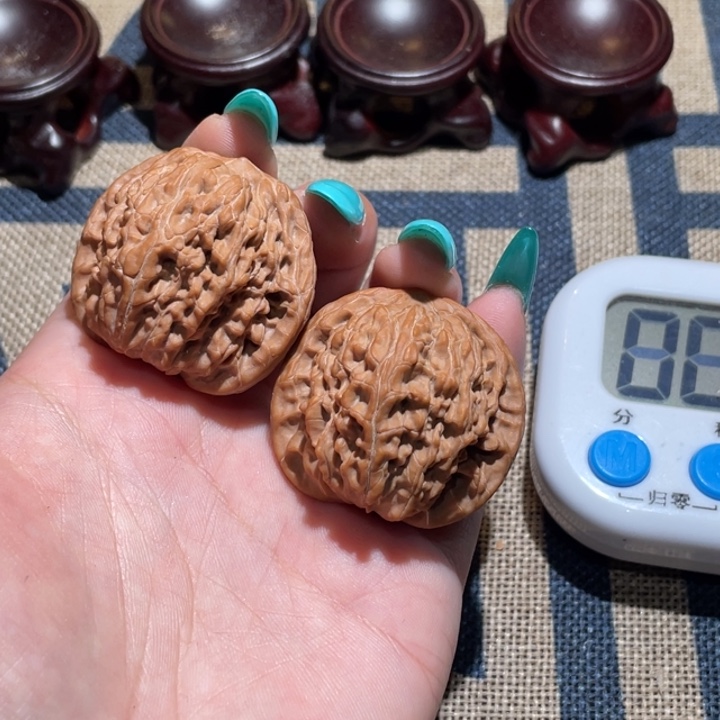 吴***霸文玩核桃吊坠磨盘