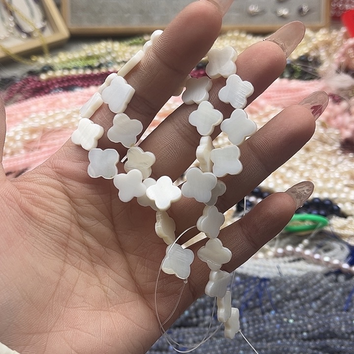 玛瑙/玉髓珠宝半成品未镶嵌一条白贝四叶草