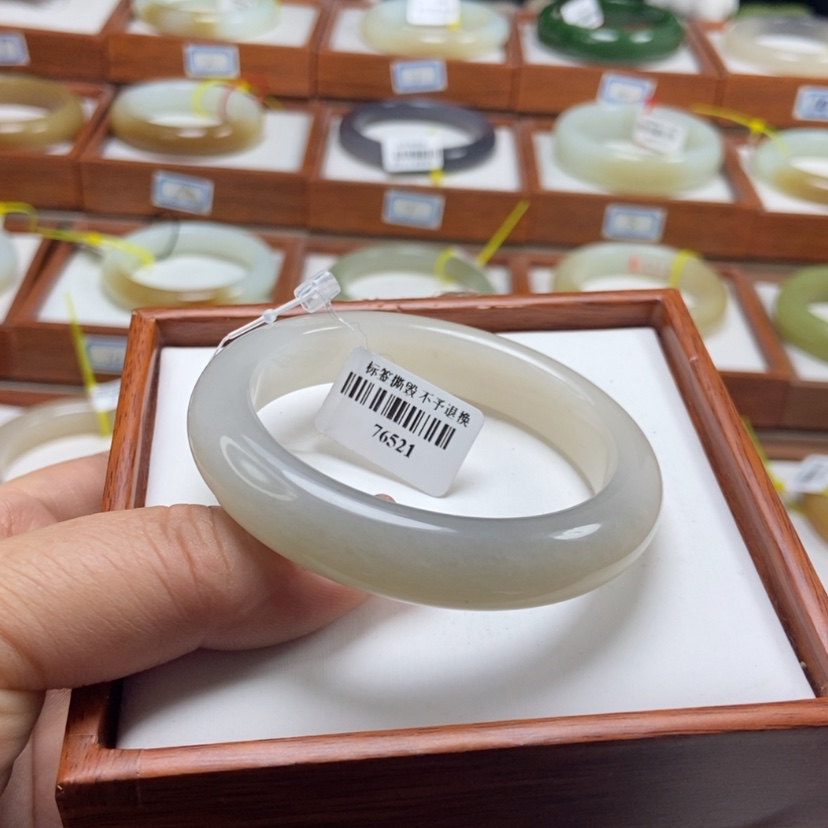 【闪购商品】和田玉手镯未镶嵌52.5