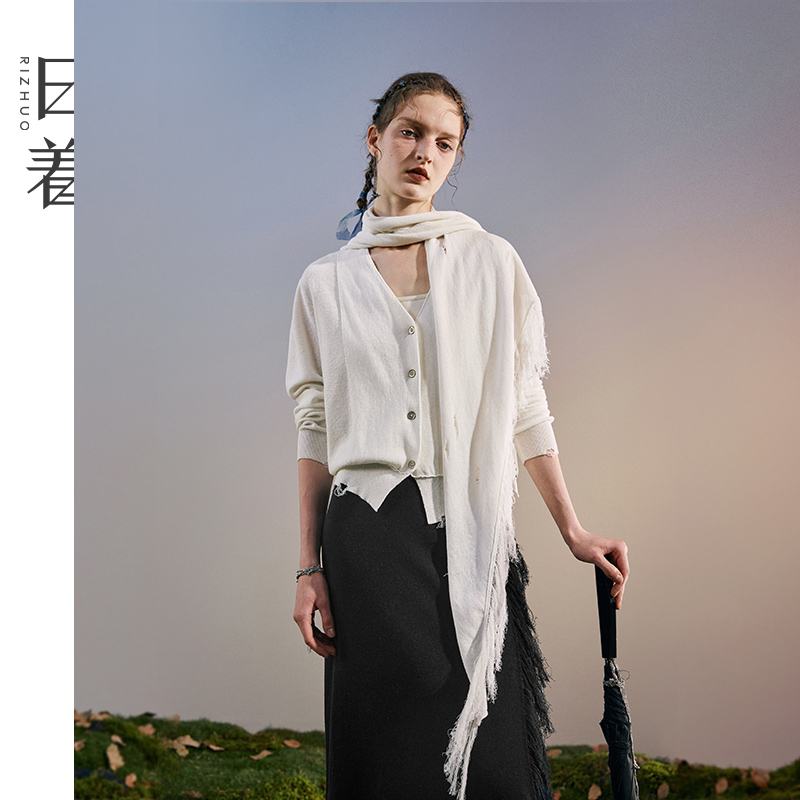 日着原创设计女装2025秋季新款百搭流苏披肩三角巾围巾RD3287M5