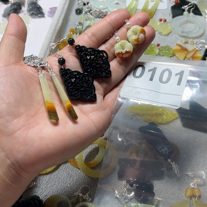 佳***卿蛇纹石玉合金耳饰