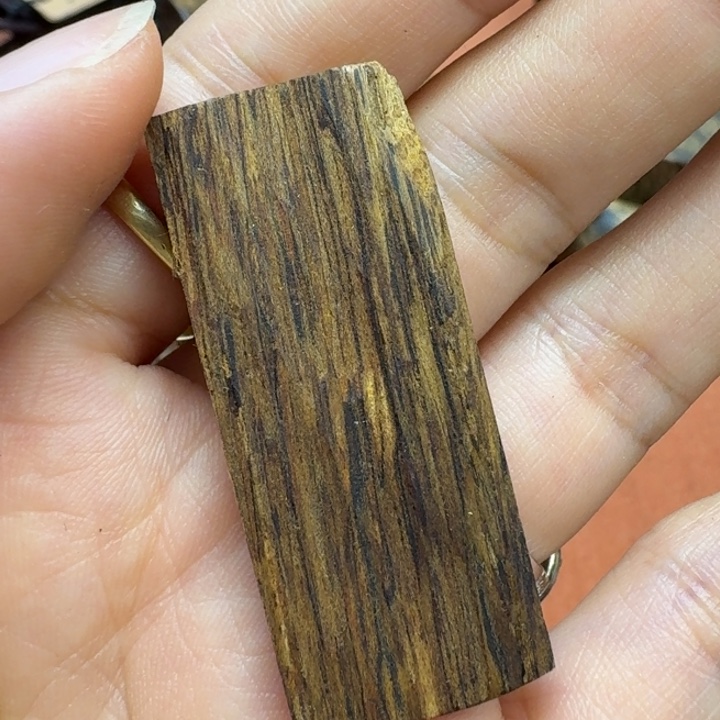 大叶紫檀（黑酸枝木类）