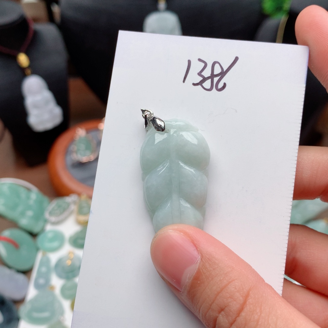 翡翠颈饰合金吊坠