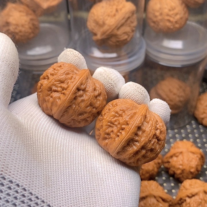 文玩核桃吊坠元宝