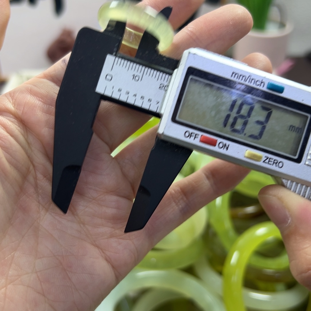 蛇纹石玉手镯未镶嵌132