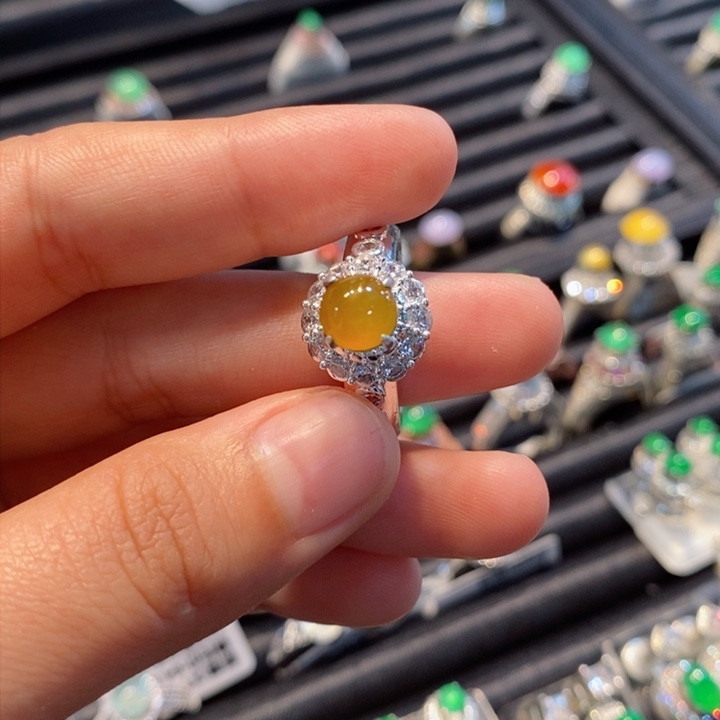 翡翠戒指未镶嵌蛋面