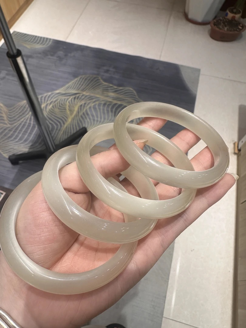 马料香槟金正宽手镯多样性发一