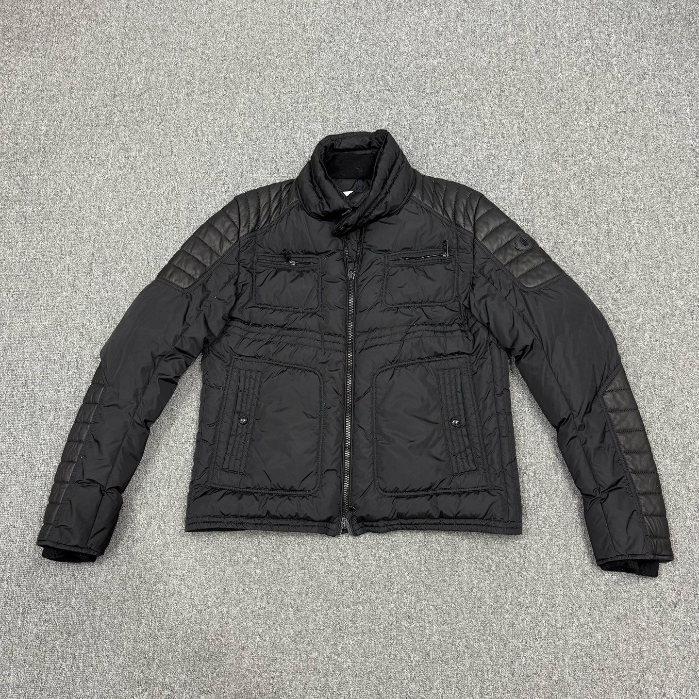 95新 MONCLER 18061261机车肩部拼接小羊皮黑标系列羽绒服外套5码