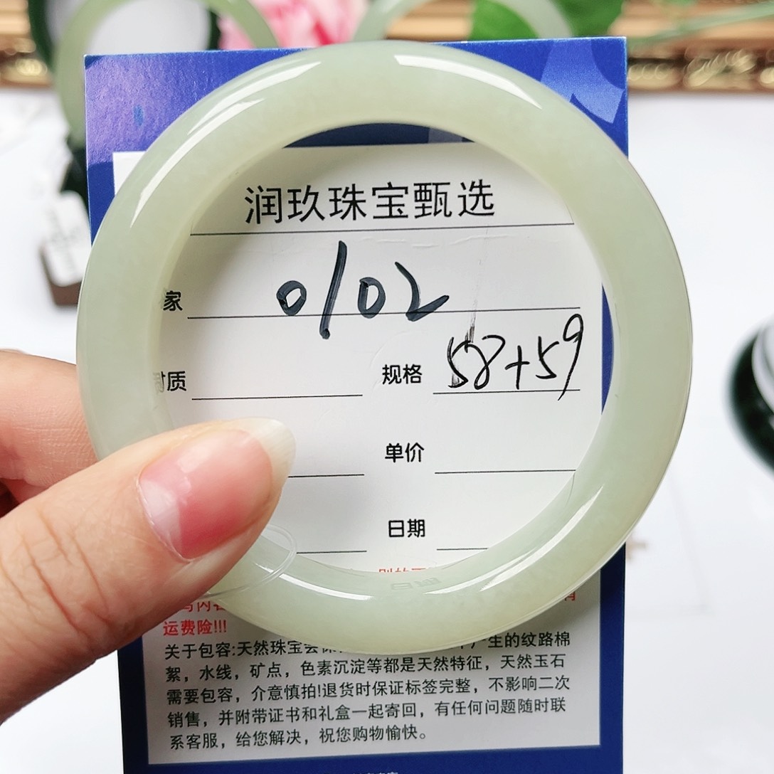 和田玉手镯未镶嵌