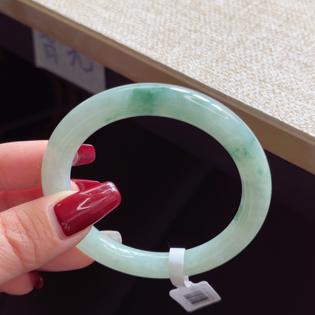 翡翠手镯未镶嵌手镯