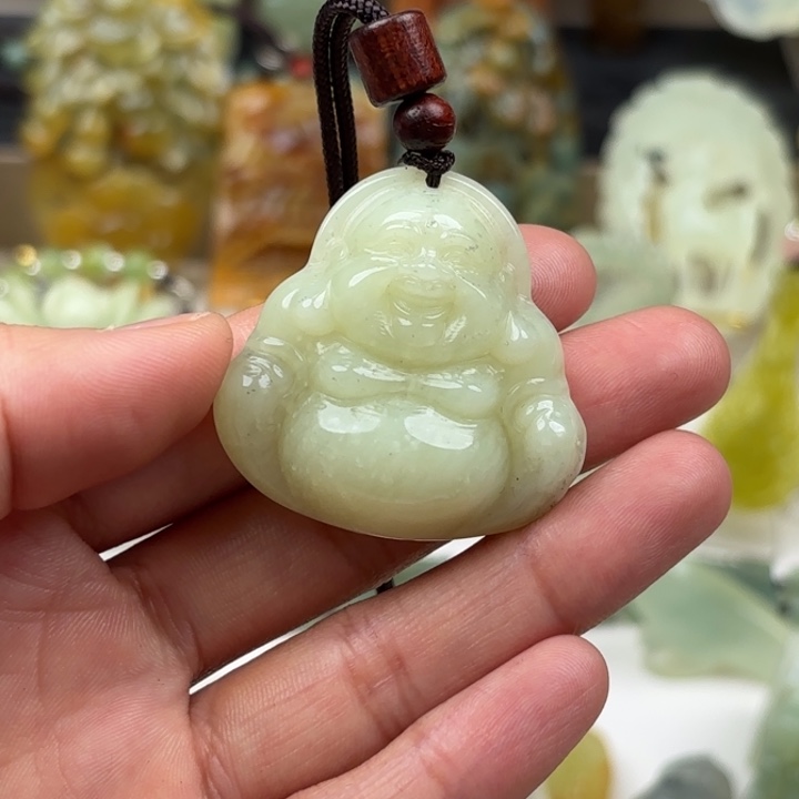 蛇纹石玉未镶嵌颈饰