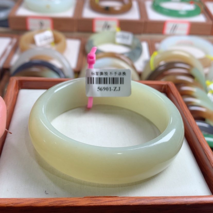 【闪购商品】和田玉手镯未镶嵌57