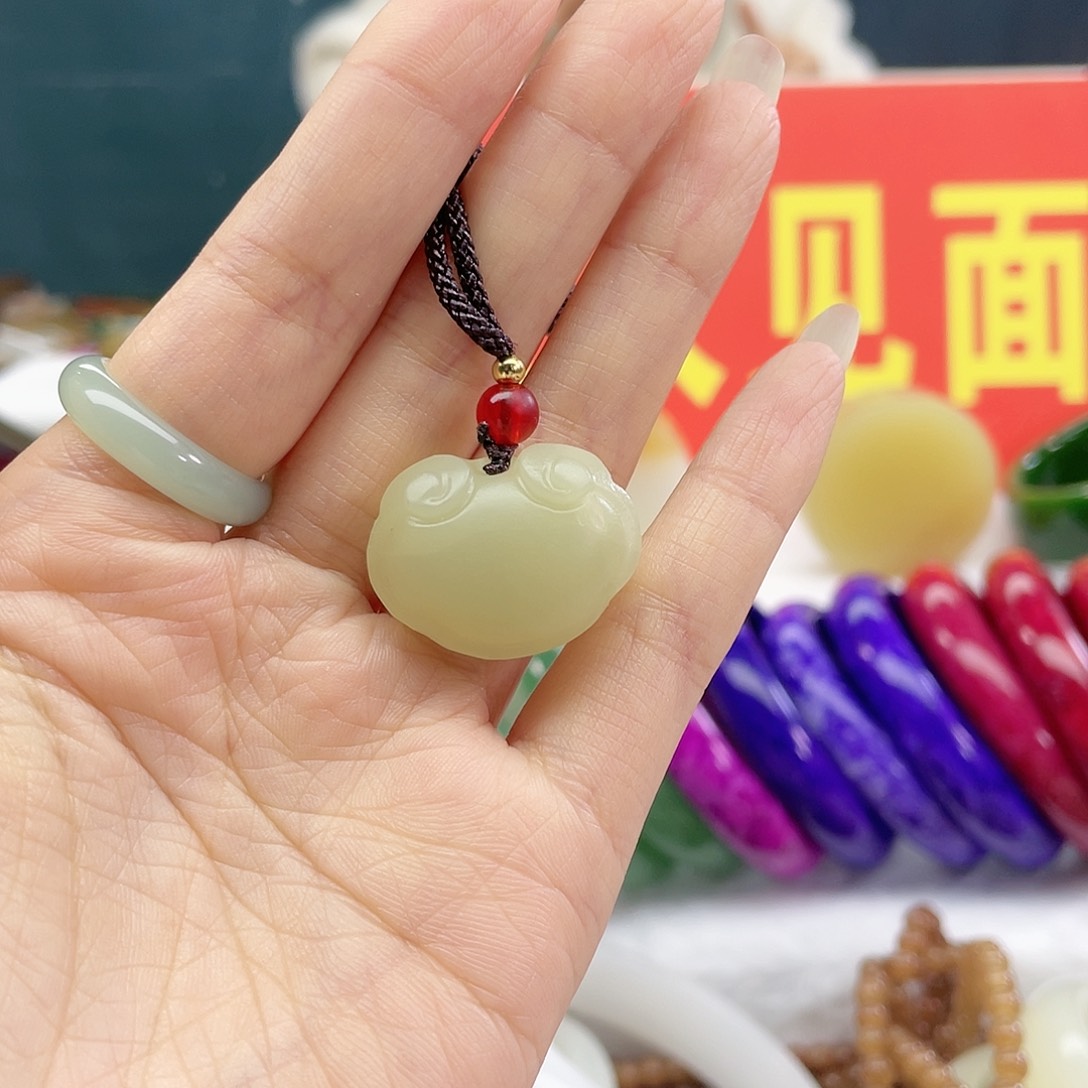 和田玉颈饰未镶嵌