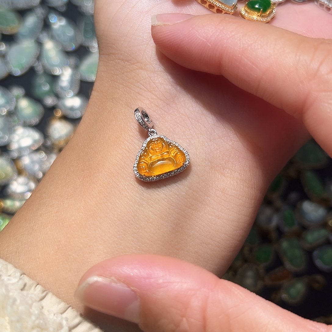 翡翠颈饰18K金镶嵌吊坠