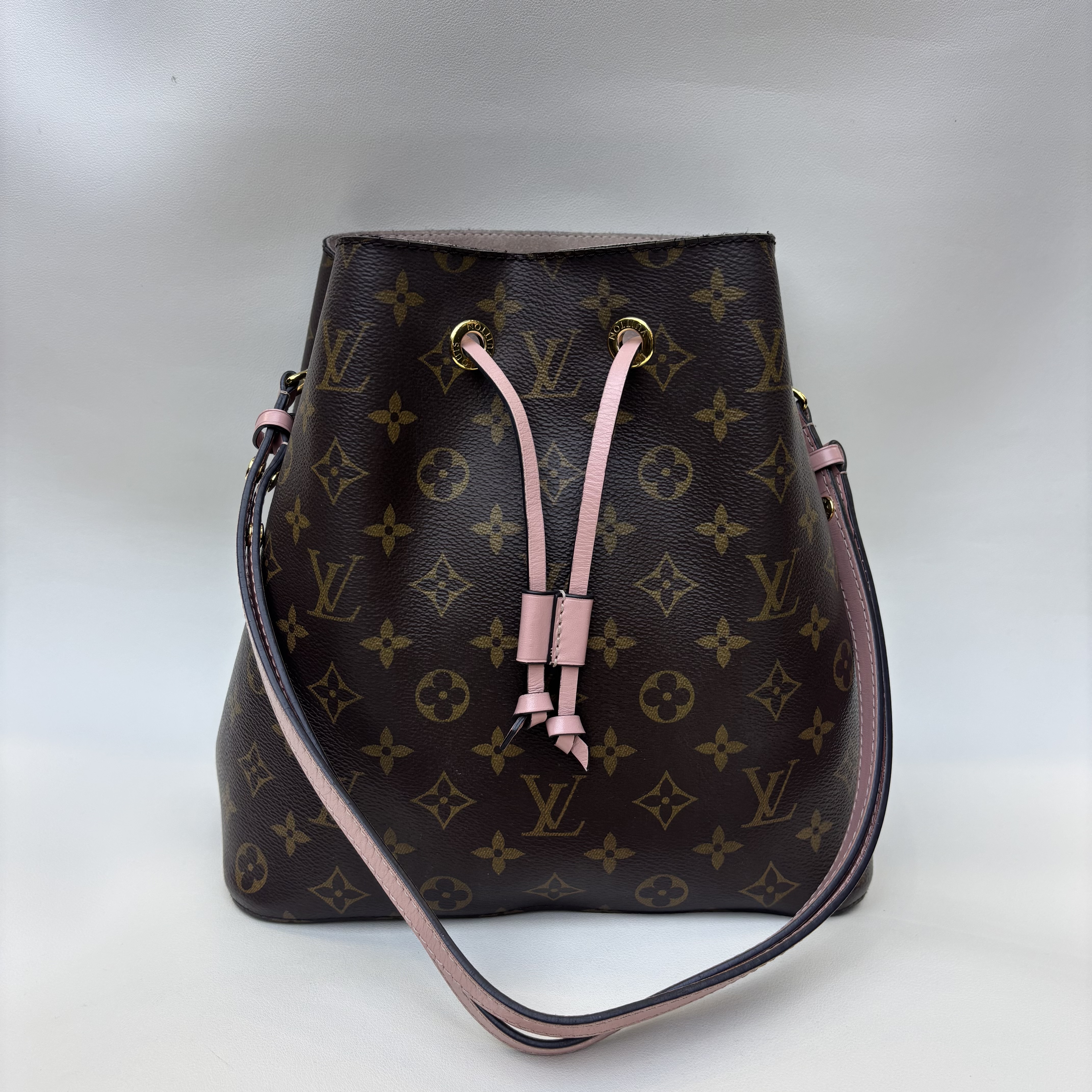 95新 LouisVuitton/路易威登 粉水桶20年单肩包 02802