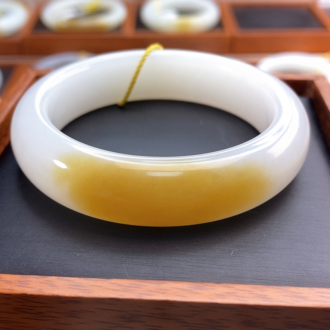 和田玉（糖玉）手镯未镶嵌