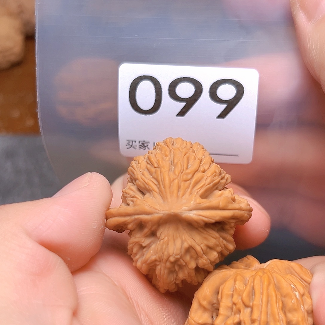 文玩核桃吊坠38虎头