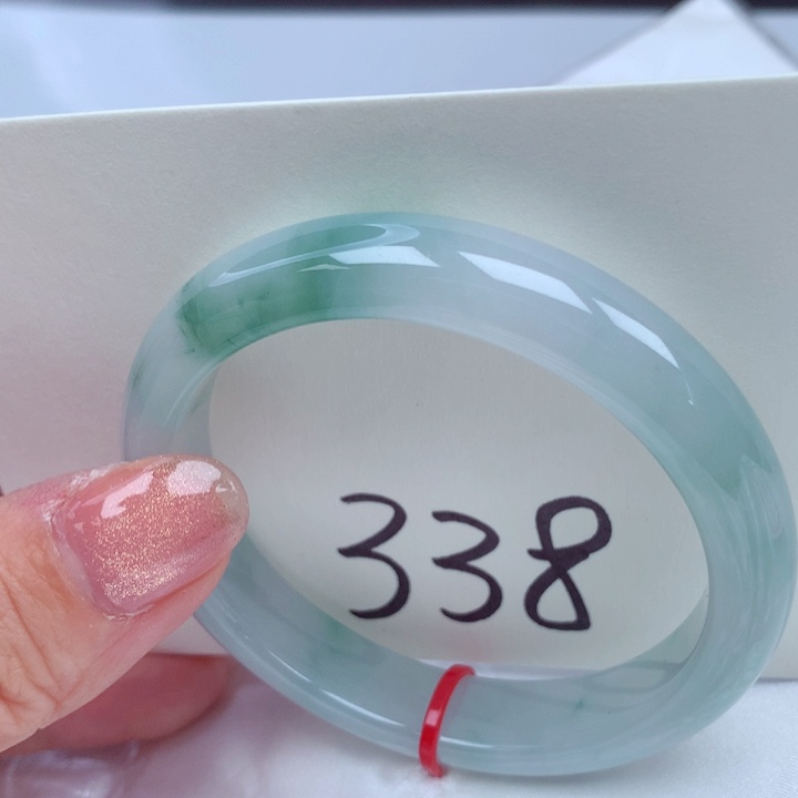 翡翠手镯未镶嵌翡翠