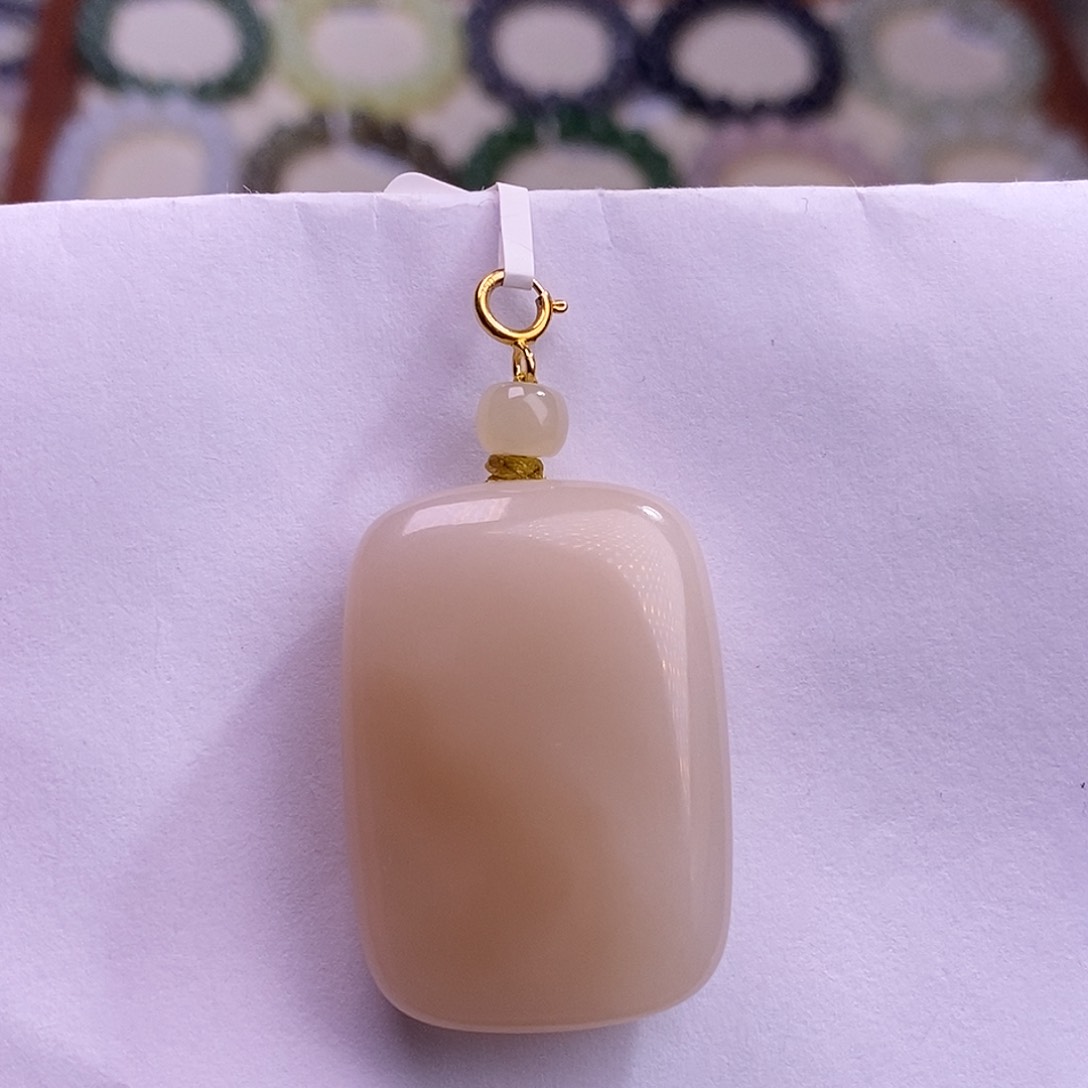 颈饰未镶嵌和田玉精品红藕粉无事牌