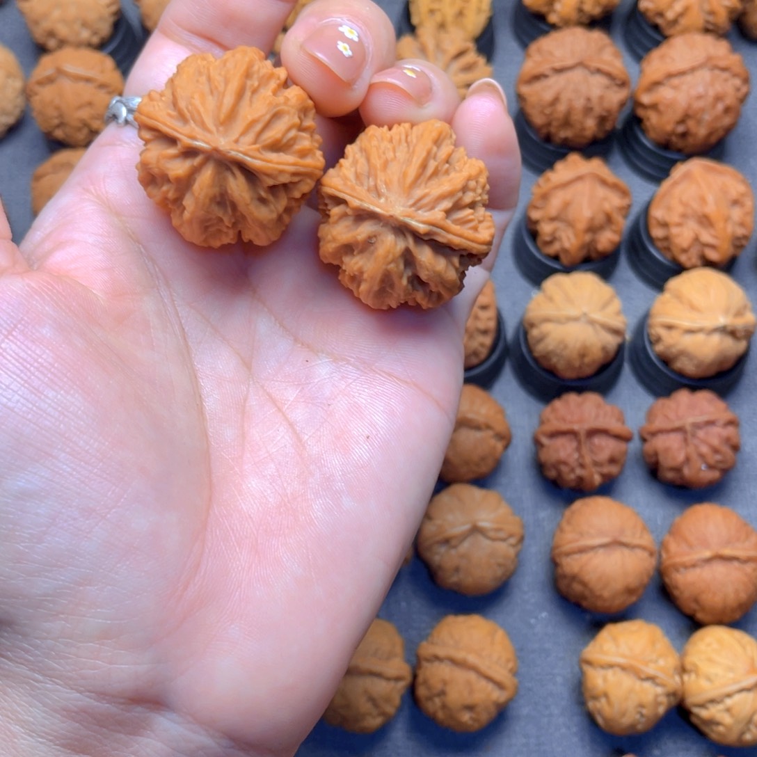 核桃文玩把件粗筋八棱