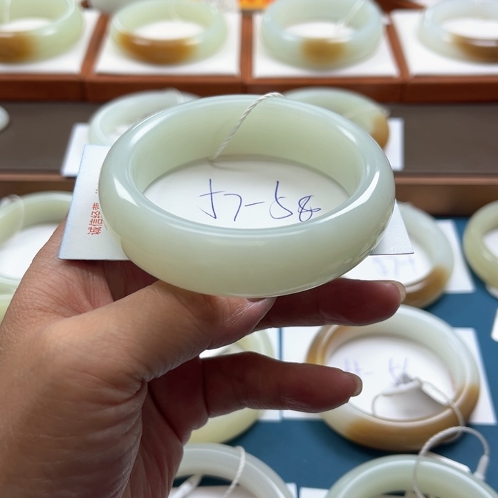 未镶嵌手镯和田玉