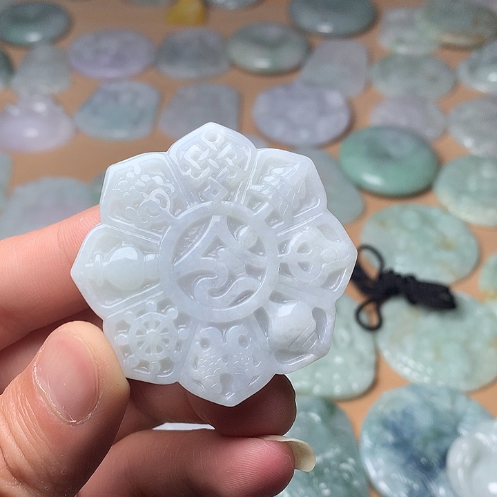 翡翠未镶嵌颈饰时来运转